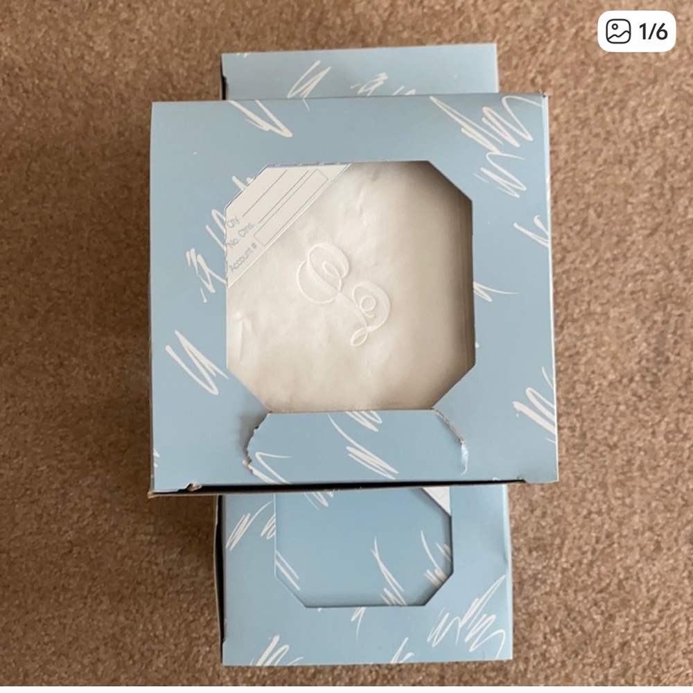 100 Paper Napkins “L”